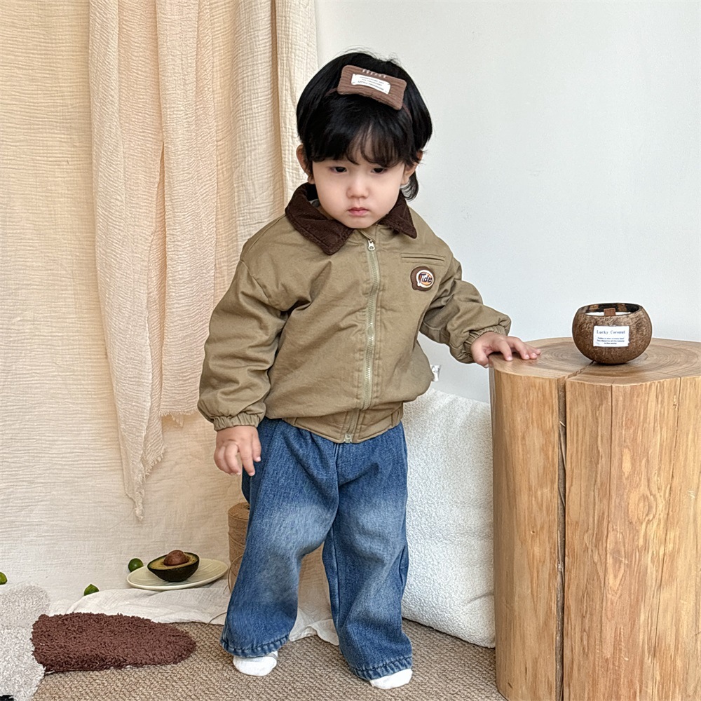 Chaqueta de niño ropa de otoño e invierno 2024 nuevos niños guapos traje retro estilo de Hong Kong chaqueta gruesa acolchada para bebé