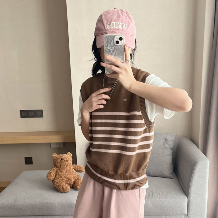 Retro knitted spring fashionable vest