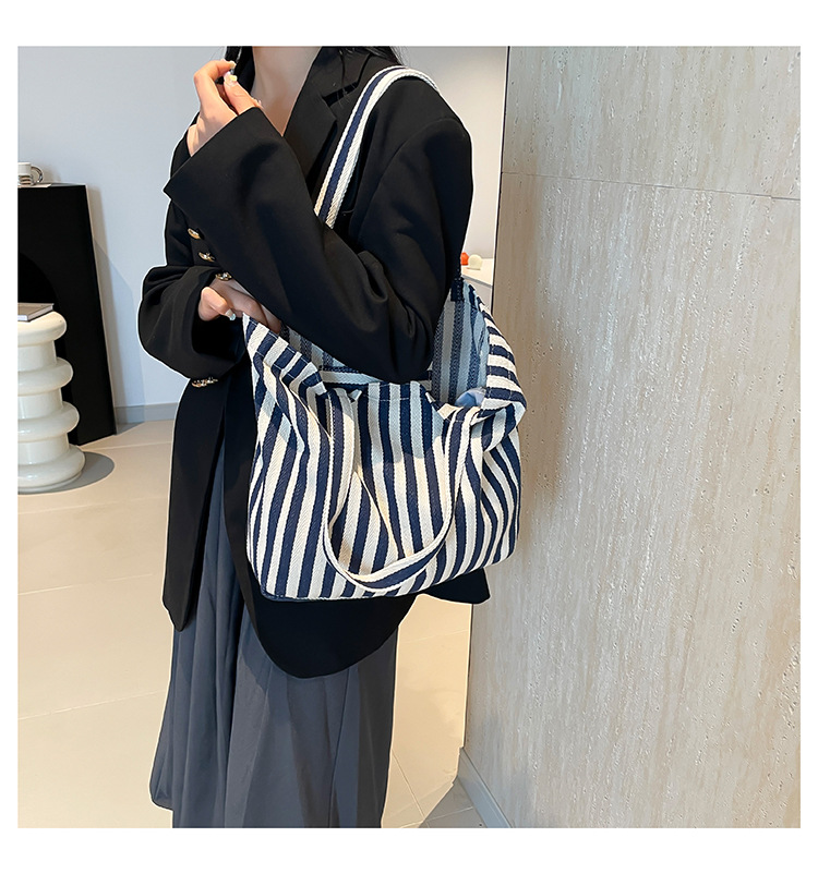 2024 Autumn/Winter new versatile and fashionable striped handbag shopping bag, two-tone large-capacity trendy single-shoulder bag undefined