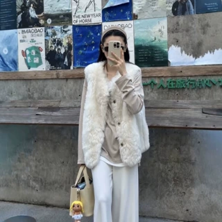 环保皮草外穿毛毛马甲女2026秋冬季新款皮毛一体宽松背心坎肩外套