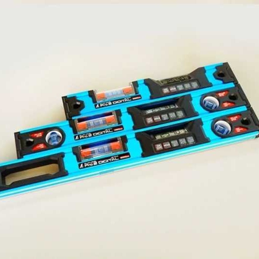 日本企鹅亲和高精度数显电子水平尺铝制水平仪IP65防尘防水 450mm