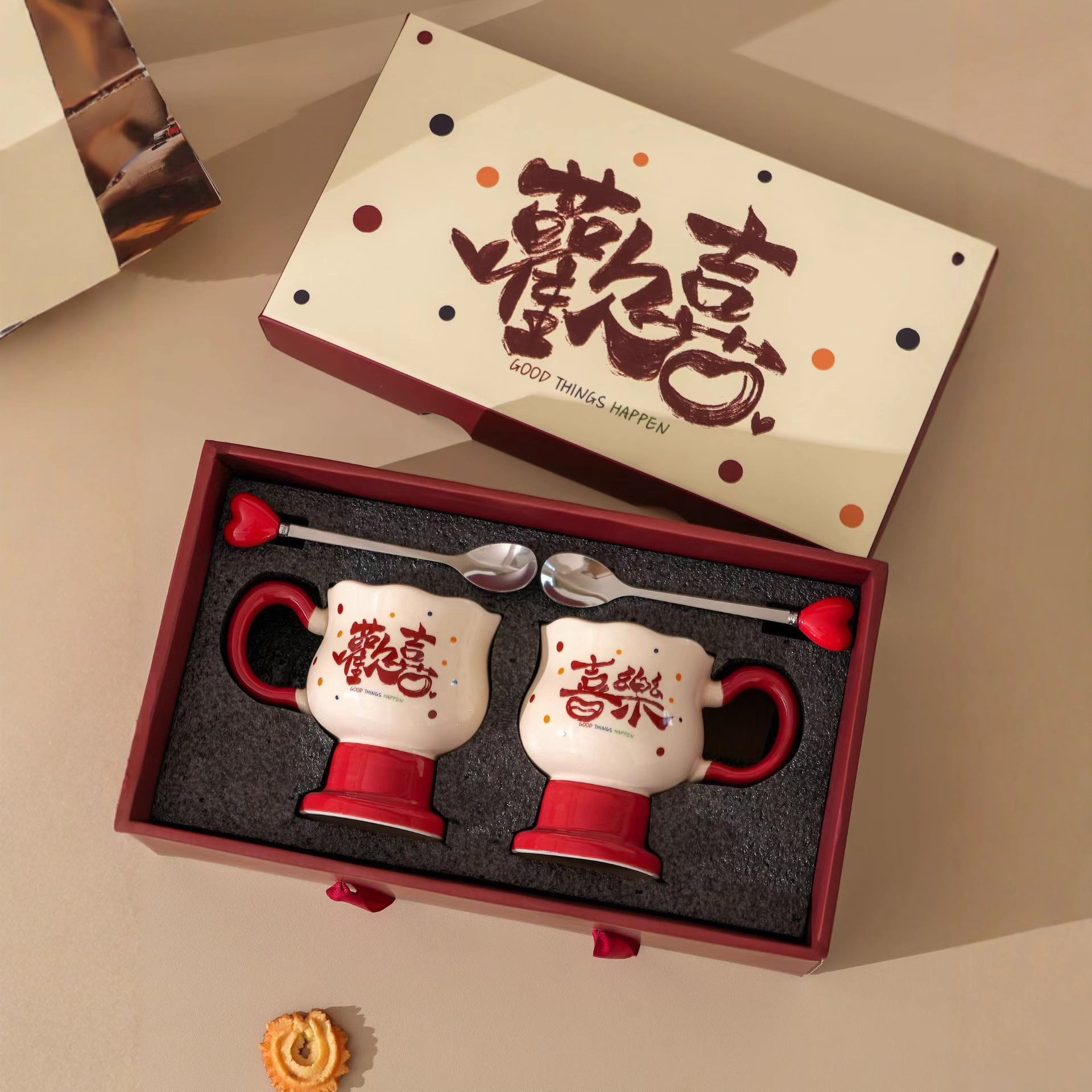 Parejas creativas felices copas regalo de mano taza de cerámica pie alto personalidad corazón de melocotón regalo taza de agua de boda taza de tinta de tinta