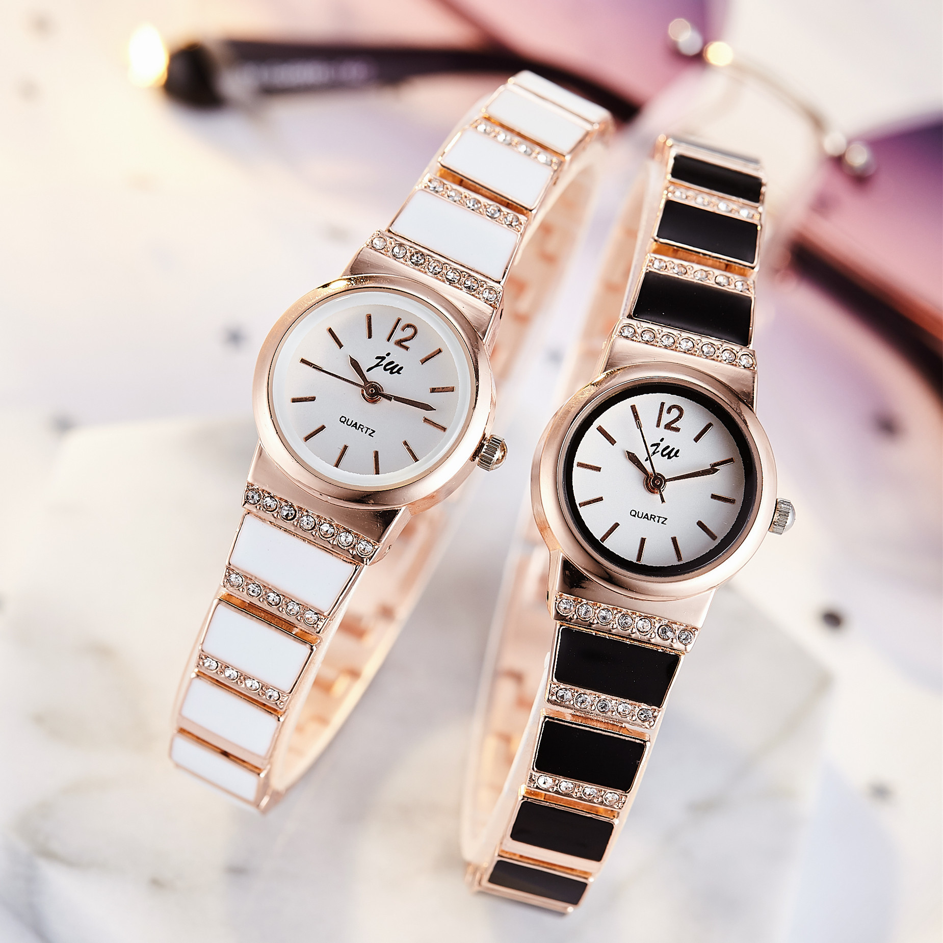New style brand Korean fashion women's watch women's steel belt bracelet student luxury rhinestone foreign trade watch