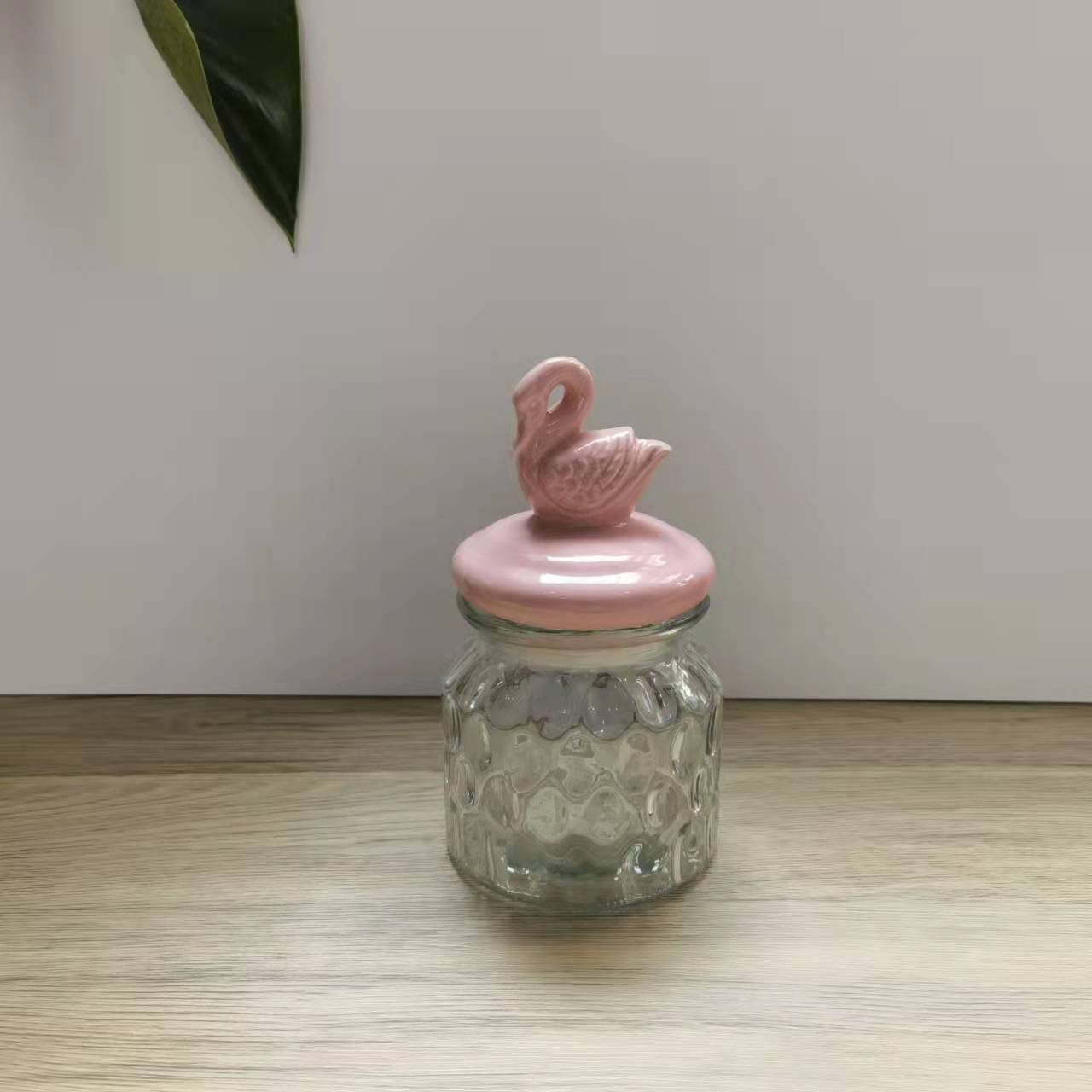 Маленький стеклянный лебедь