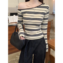 跨境现货韩版杏色条纹长袖t恤女衫秋冬季斜露肩辣妹修身内搭上衣