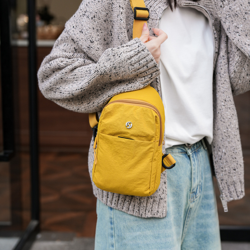 Bolso de pecho de moda para mujeres 2024 invierno nuevo tipo de bolso de mochila ligero de moda transfronteriza mochila deportiva pequeña bolsa de tramo inclinada