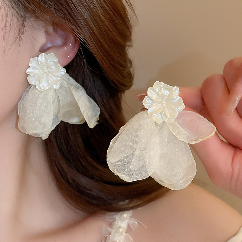 Pendientes de malla de pétalo de dopamina Pendientes de estilo de vacaciones junto al mar de estilo nuevo estilo caliente Pendientes de temperamento exagerado de todo fósforo al por mayor