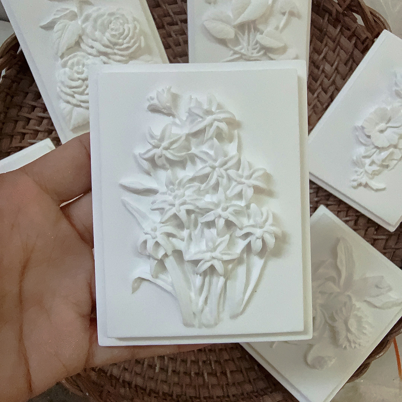Adorno de Yeso en Relieve Floral DIY para Pintar y Decoración