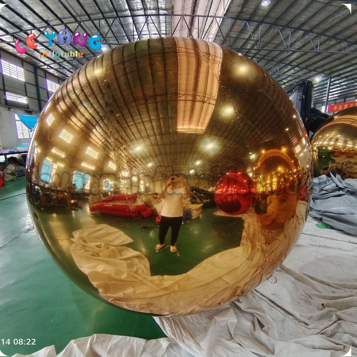 充气镜面球PVC可悬挂婚庆活动炫彩幻彩球商场酒吧派对装饰镜面球