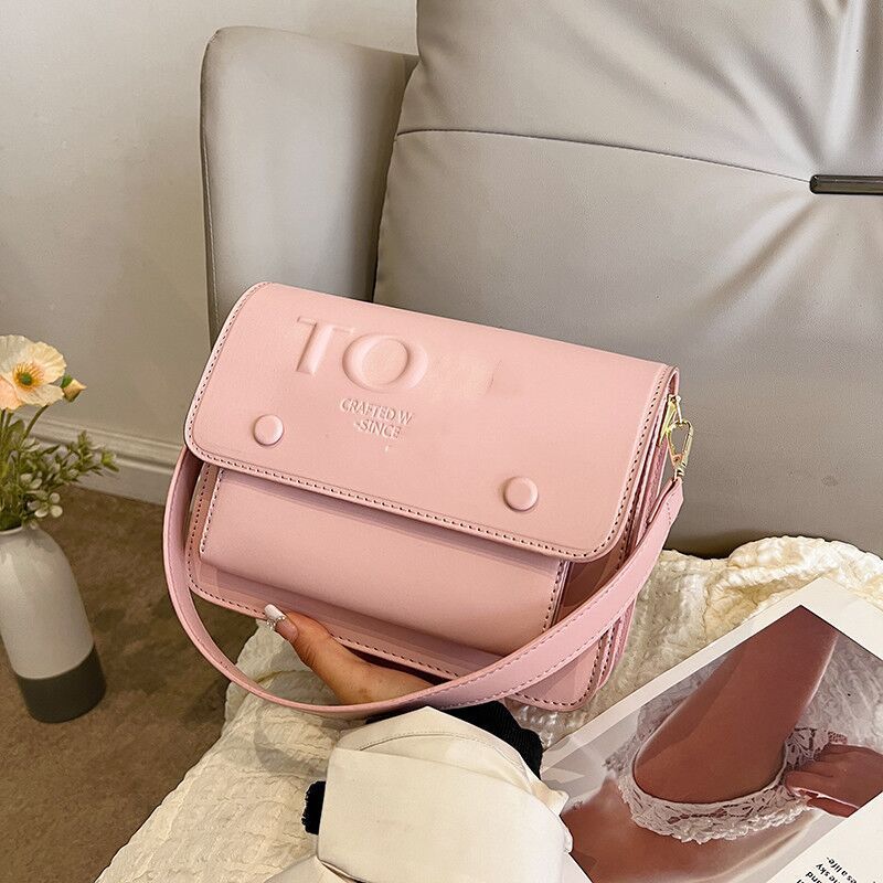 Nueva textura europea y americana personalizada Oso de cercanías Bolsa de mensajero portátil de moda Estilo occidental transfronterizo bolso de las mujeres 2023 Otoño e Invierno