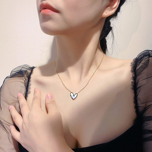 Selected New Niche Luxury Mother-of-pearl Heart Pendant Titanium Steel Necklace for Women - High-end Design, Simple Lockchain