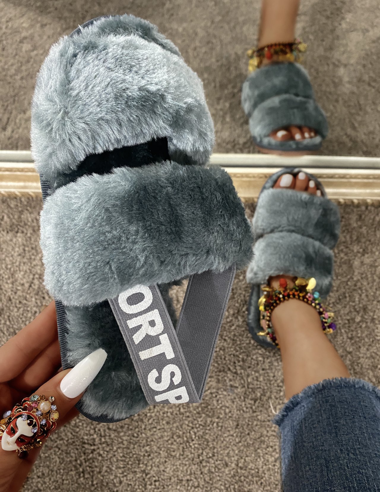 Women's Streetwear Color Block Round Toe Plush Slippers display picture 12