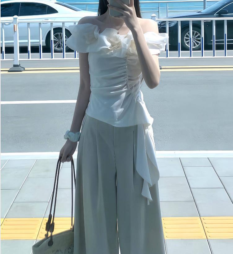 Áo thun nữ cổ tròn tay ngắn thiết kế vai lệch, nhún eo tạo hiệu ứng thon gọn — màu mơ chi tiết 3