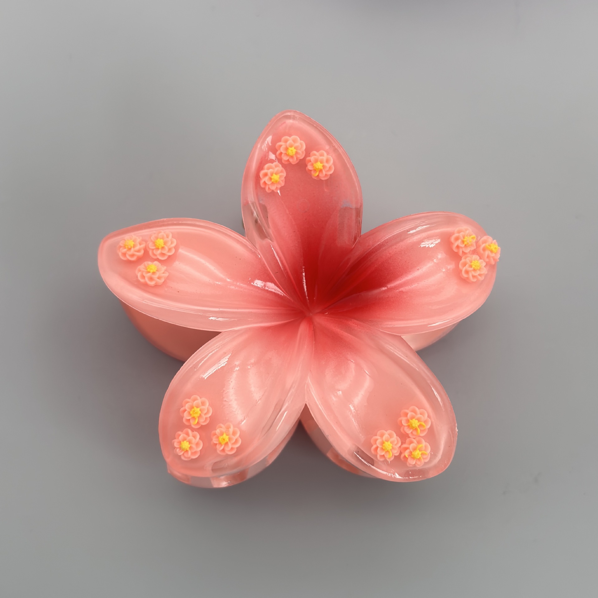 Pinza de pelo acrílica con flor de plumeria para mujer, accesorio de alta gama, pinza de tiburón, pinza de pelo cruzada para el verano.