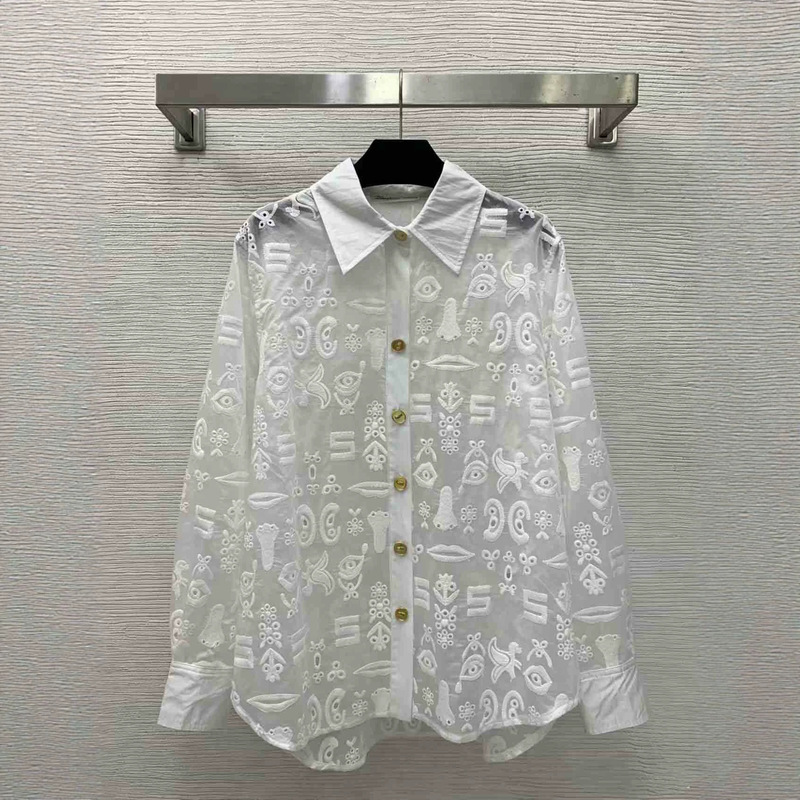 Hollow-Out Hook-And-Loop Embroidery Fabric, Gold Buttoned Placket, Turn-Down Collar, Loose-Fitting Long-Sleeve Shirt, Worn over a Sun Protection Shirt Hollow-Out Hook-And-Loop Embroidery Fabric, Gold Buttoned Placket, Turn-Down Collar, Loose-Fitting Long-Sleeve Shirt, Worn over a Sun Protection Shirt