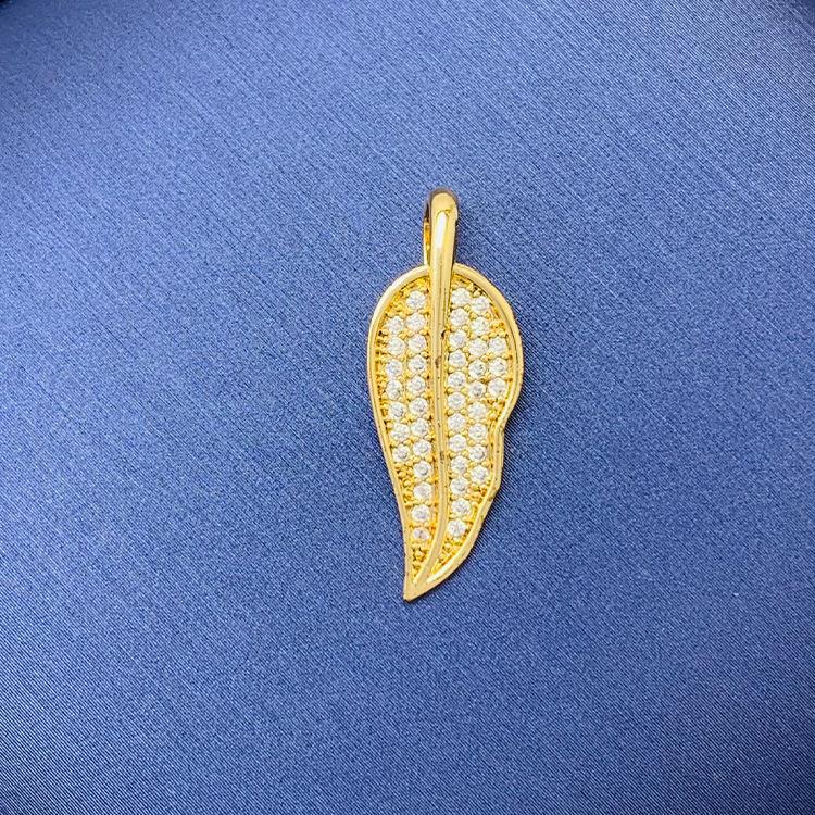 Tiktok Venta caliente colgante al por mayor auto-seleccionado 100 cobre colgante único con fuente de cadena de fábrica al por mayor sin cadena