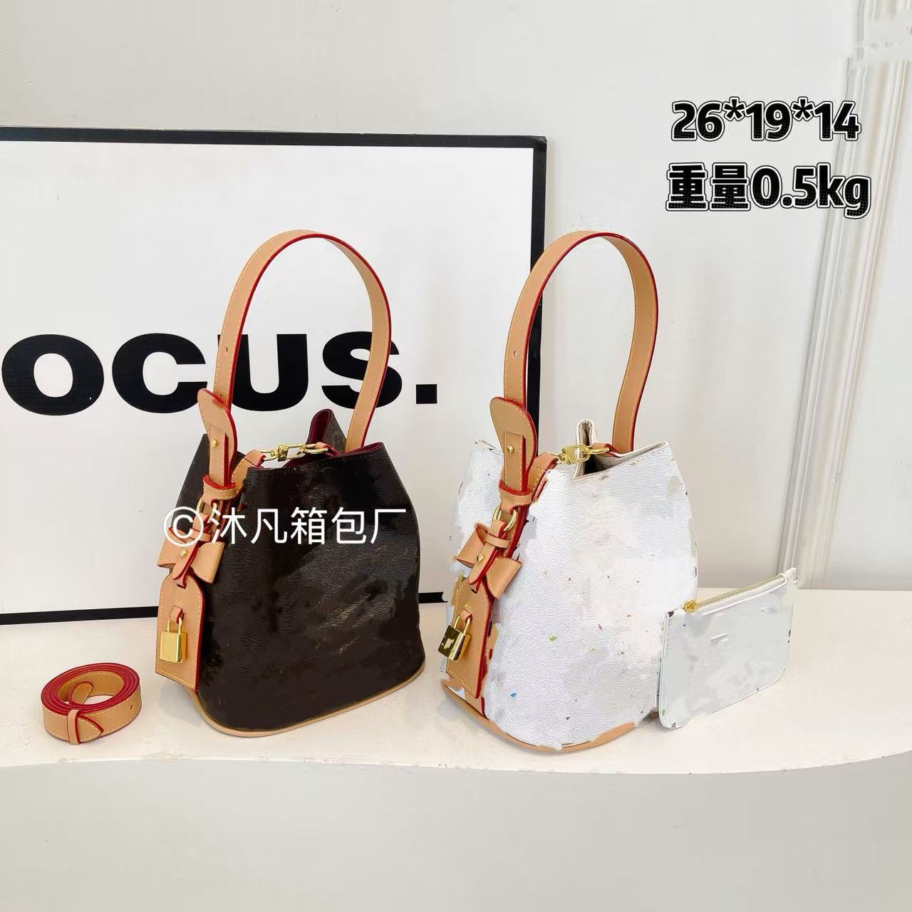 retro capacious one-shoulder bag