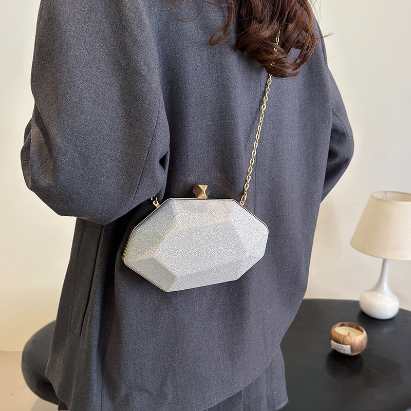 Bolso de mano transfronterizo europeo y americano 2024 nuevo estilo de moda bolso de hombro de sequillas red retro bolso de cena de cadena