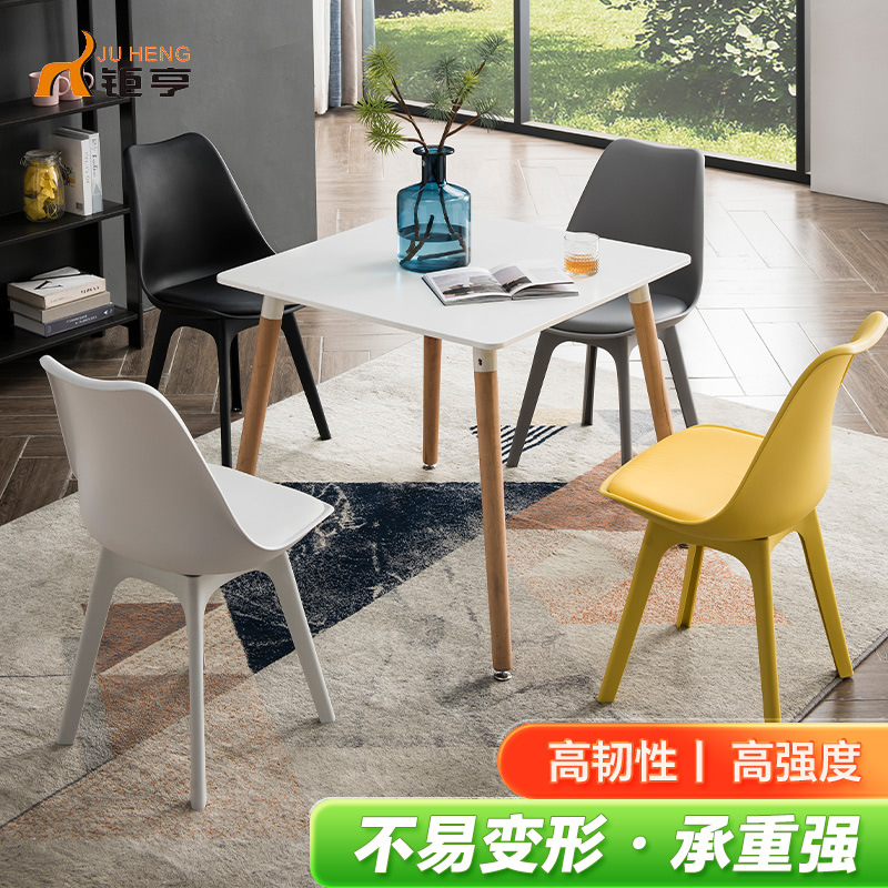 Fabricantes Nordic simple silla de plástico Imms silla adulto hogar Tulip plástico pie suave bolsa silla al por mayor