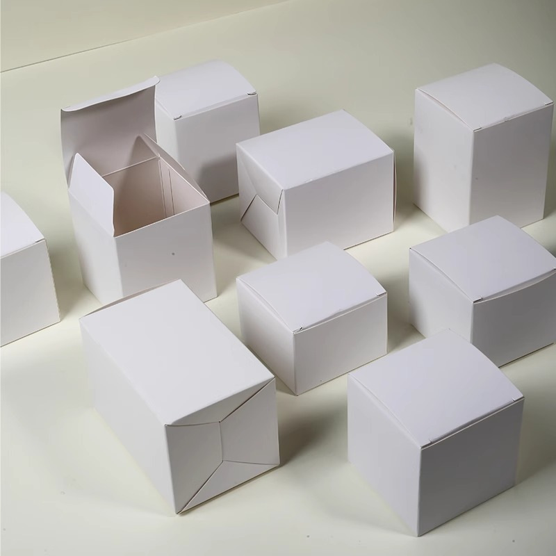 厚みのある白いボール紙箱、ユニバーサル包装箱、小さな白い箱、二重挿入の小さな紙箱、バックル底窓、小バッチカスタムカラーボックス|undefined