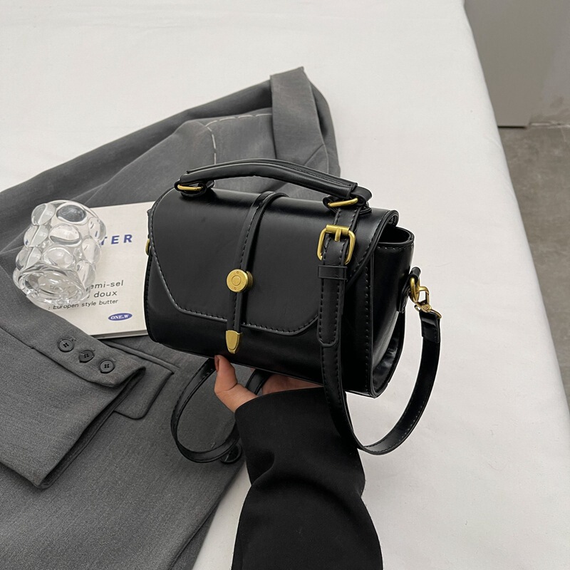 Cross-border 2024 ladies designer bags fashion autumn and winter retro Joker shoulder messenger bag square bag a generation of hair