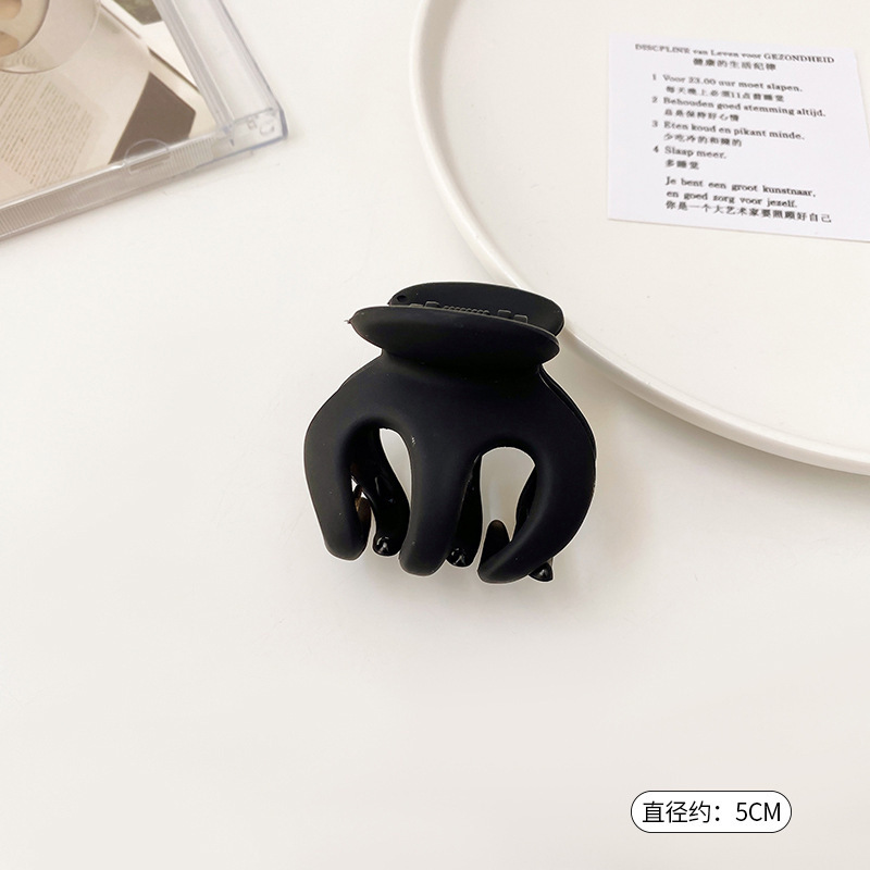 Otoño y invierno simple café de leche tiburón clip de cabello más agarrar clip de alta sensación detrás de la cabeza cabello adorno de cabello coreano agarrar cabello universal