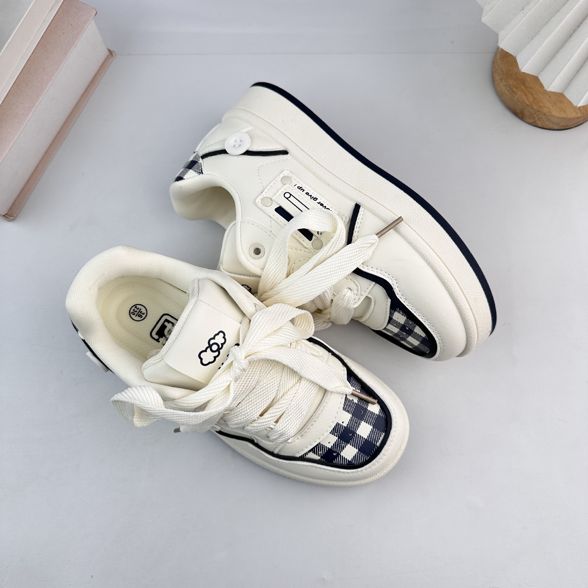 Yuanbo dulce hermana rosa zapatos lindos 2026 primavera estudiantes coreanos zapatos de skate de cabeza redonda zapatos blancos pequeños 2335
