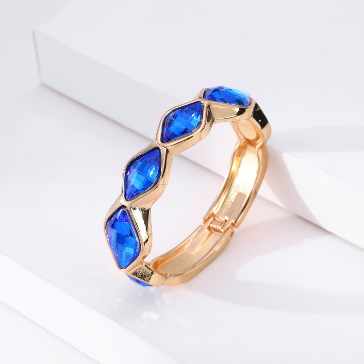 Retro Diamond-shaped Colored Diamond Open Bracelet display picture 4