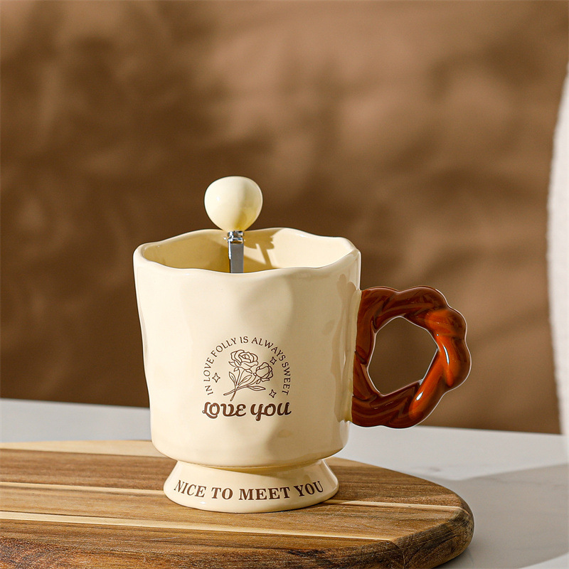 Taza de cerámica de estilo crema Taza de regalo de mano Taza de agua de oficina creativa Taza de café Mujer de alto valor