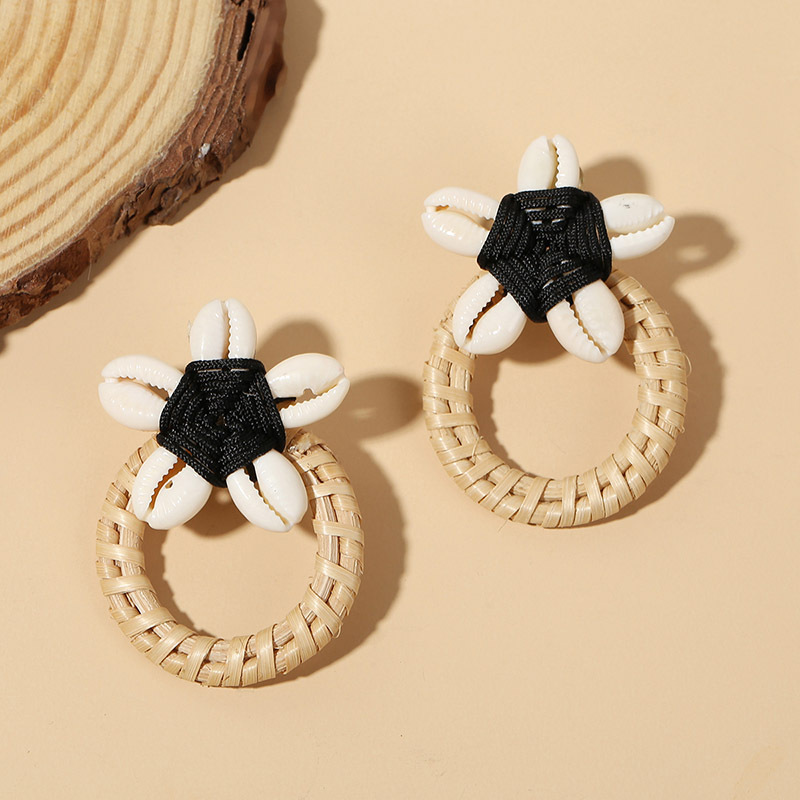 Fashion Bohemian Beach Woven Rattan Shell Earrings Geometric Flower Eardrop display picture 3