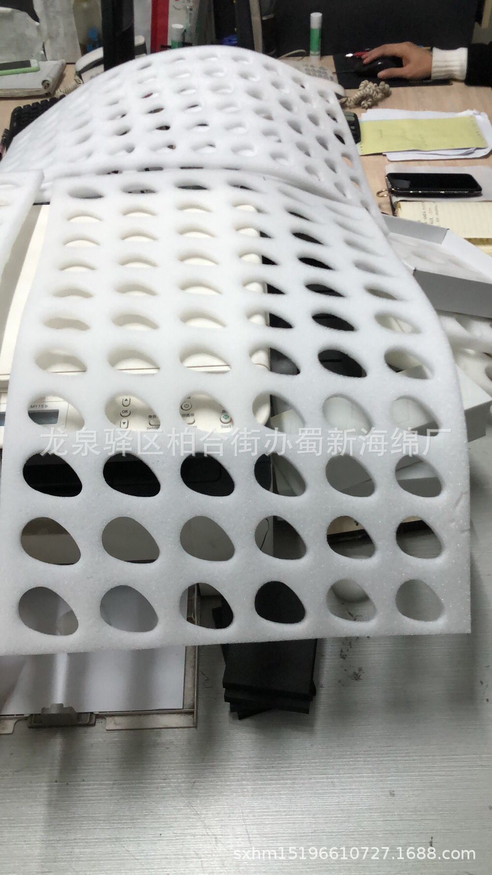 厂家供应66枚77枚成型异型草莓内衬缓冲包装海绵/拉伸草莓海绵