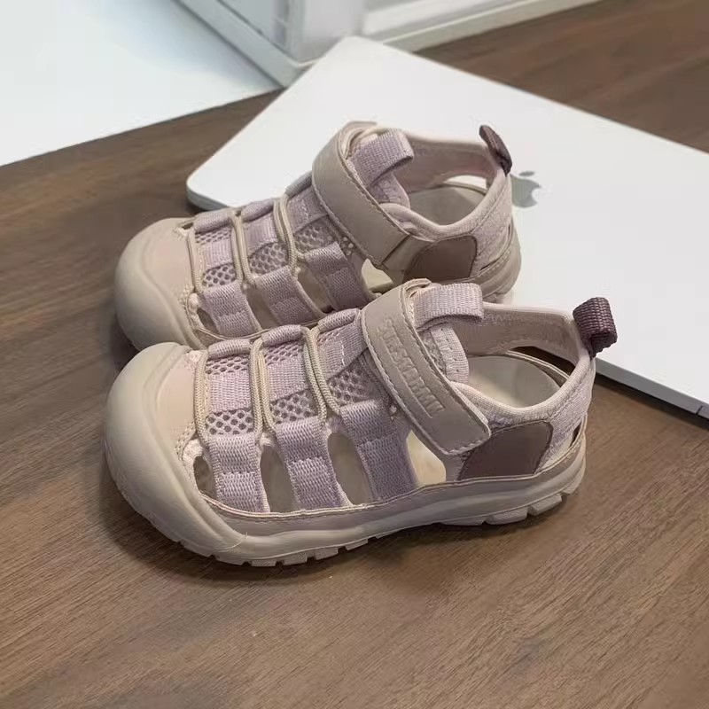 Sandalias Baotou para niños 2025 zapatos de playa deportivos para niños grandes de verano zapatos para niños de suela blanda zapatos para niñas río arriba feos y lindos