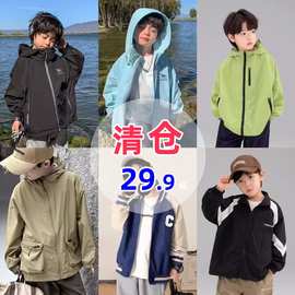 清仓男童外套春秋新款冲锋衣中大童儿童男孩洋气薄款连帽上衣夹克