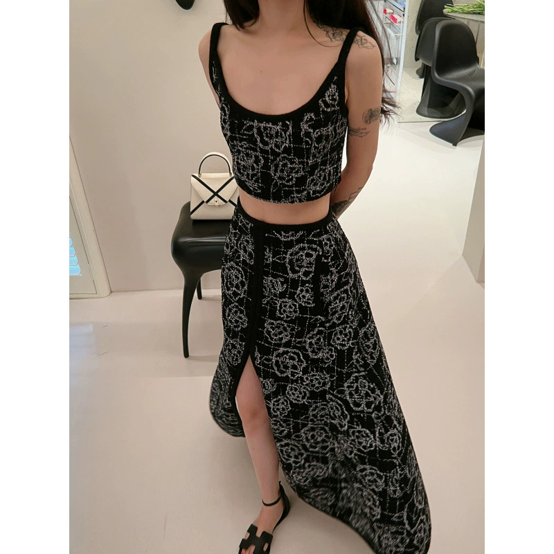 Корейский стиль, легкая роскошь, элитный элегантный комплект в стиле ins для похудения, черный и серебряный комплект из длинного платья и жилета в стиле Шанель.