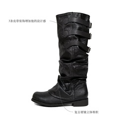 中古のブーツの項は縁をひっくり返してしわを積み上げます。