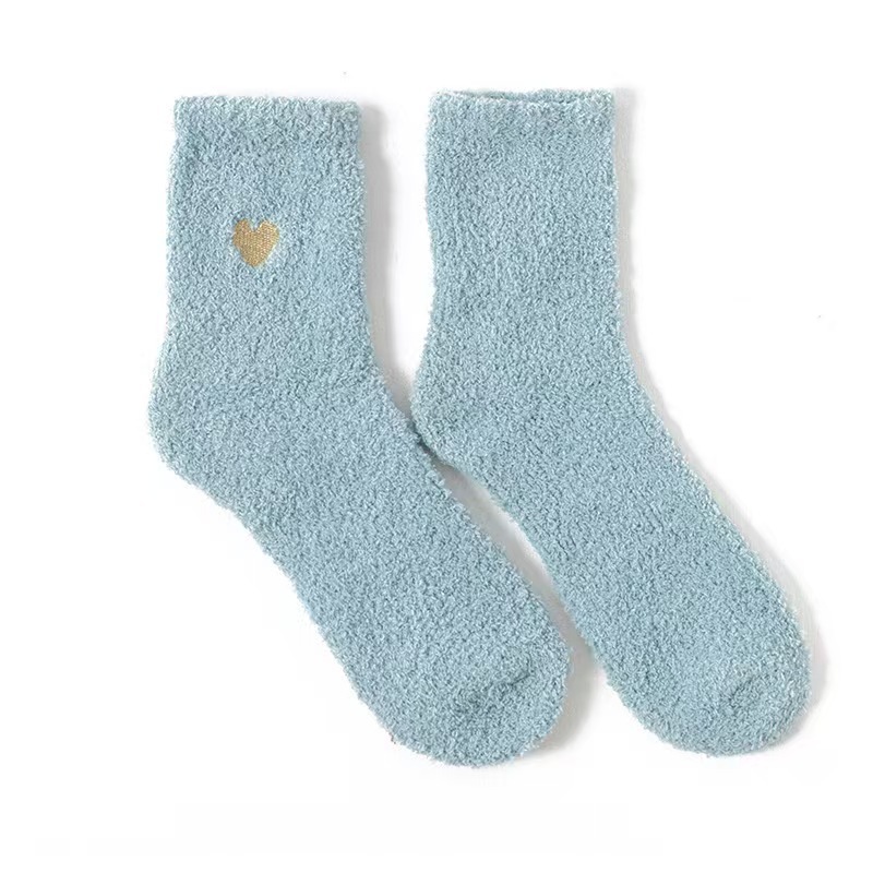 Calcetines hasta la pantorrilla con bordado de corazón en hilo dorado que no se desprende, calcetines cálidos para estar en casa, calcetines de invierno para dormir para mujer, calcetines de felpa coral de fábrica.