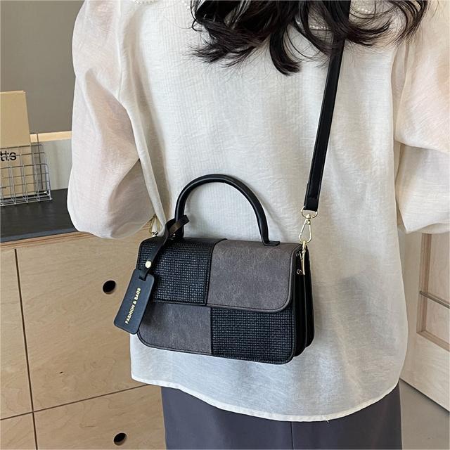 Bolso de mano coreano de contraste de color para mujeres 2024 primavera y verano nuevo bolso de moda universal bolso pequeño de nicho textura mochila