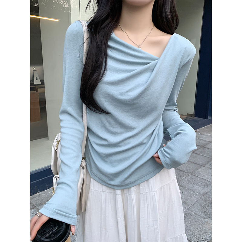 Ai Chunshi Pure Desire Off-Shoulder Long Sleeve Knitted Sweater for Women, Autumn and Winter, with Angled Collar and Ruched Inner Layer Base Top Ai Chunshi Pure Desire Off-Shoulder Long Sleeve Knitted Sweater for Women, Autumn and Winter, with Angled Collar and Ruched Inner Layer Base Top