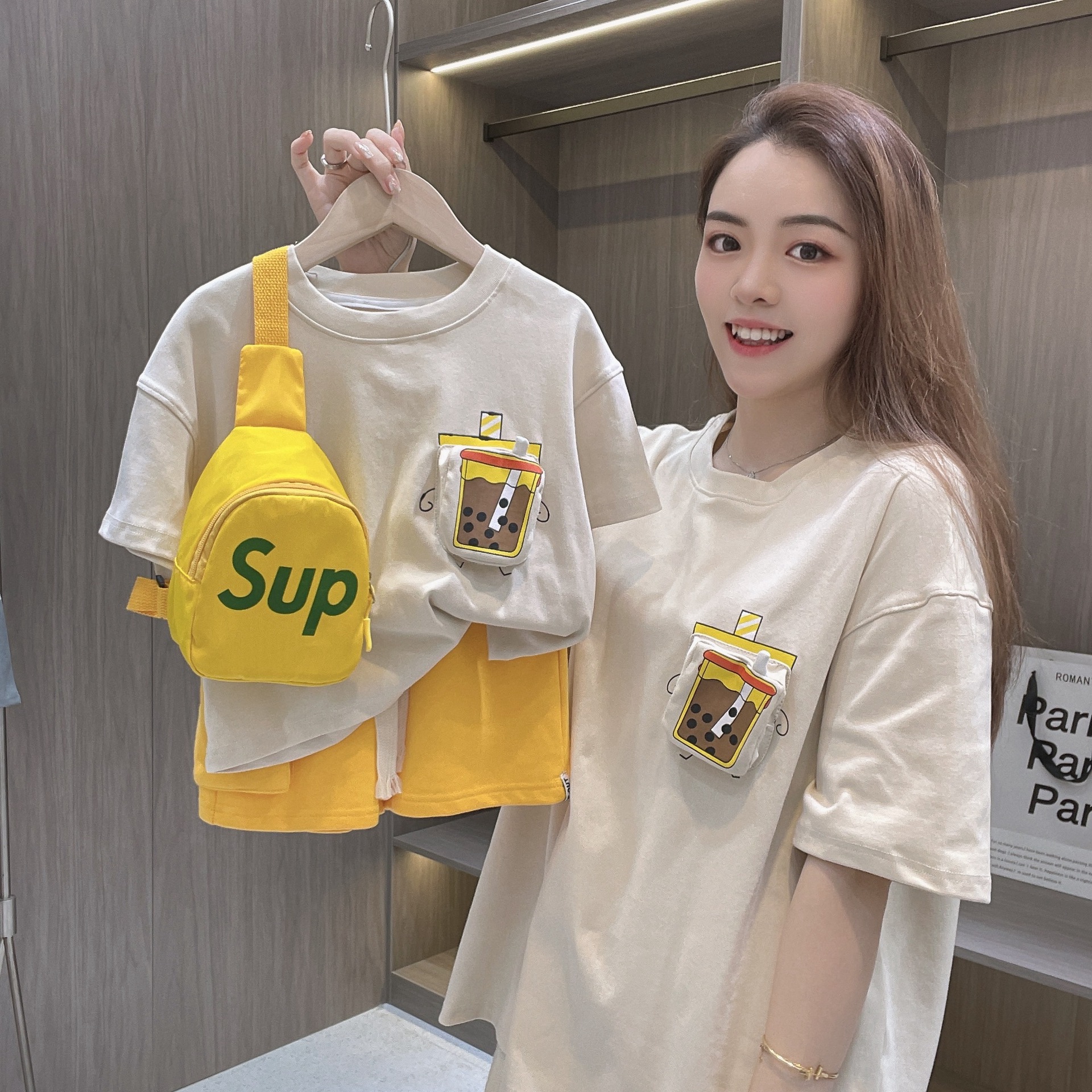 Conjuntos familiares a juego, colección de verano 2025 para una familia de tres, madre-hijo, madre-hija, camisetas de manga corta estilo bubble tea, pelele para bebé, a la moda