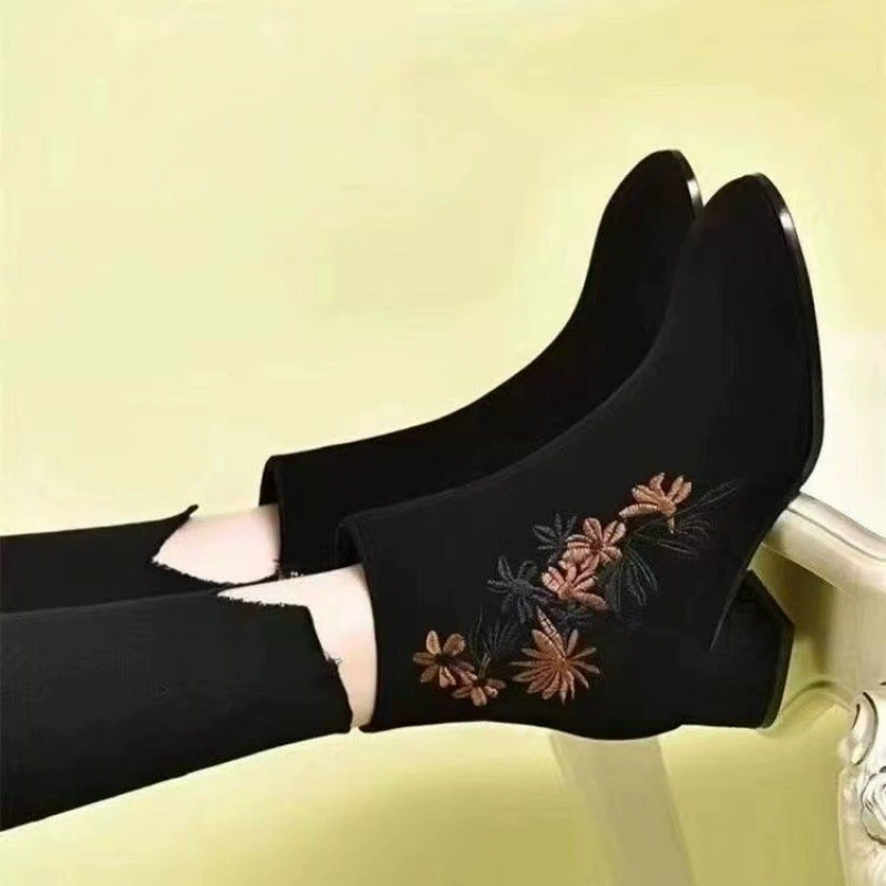 Женские сапоги Martin на высоком каблуке 2024 новые зимние плюшевые короткие туфли толстые сапоги на каблуках вышитые женские туфли