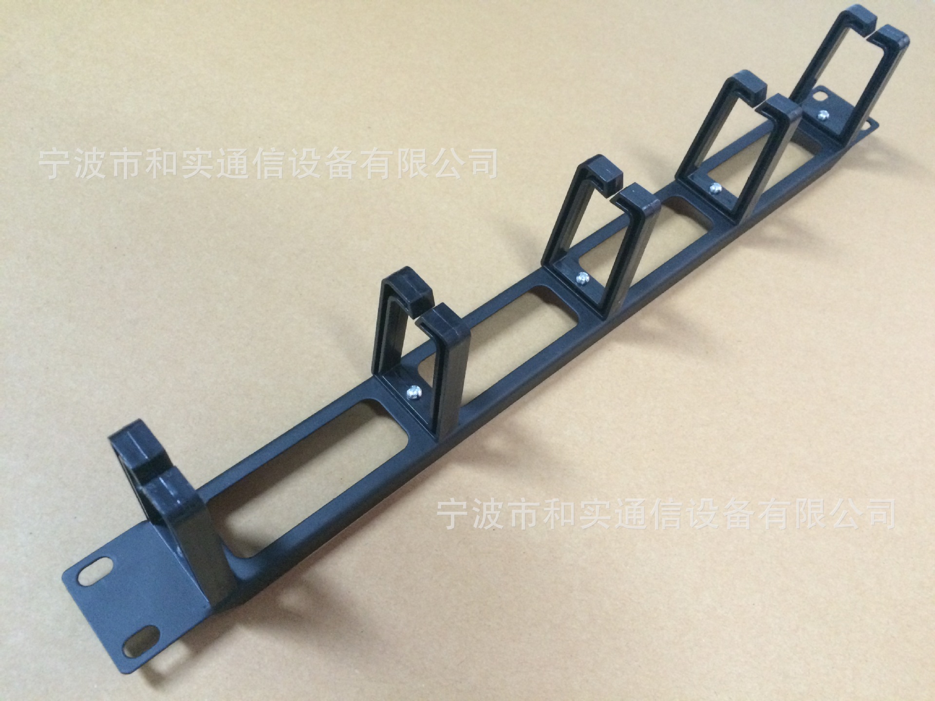 1U塑料五环理线架机架式5环理线器底部镂空19英寸线缆走线管理槽-阿里巴巴