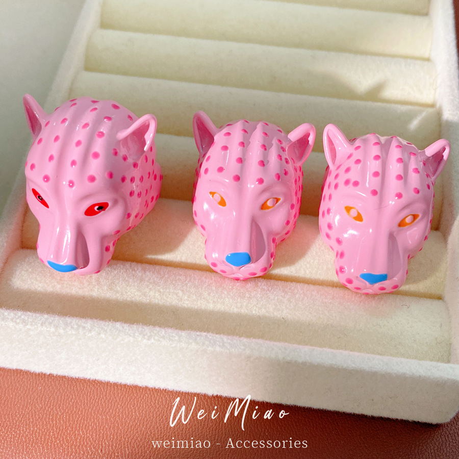 Anillo de cabeza de leopardo rosa, pendientes ligeros de lujo de alto nivel, pernos de nicho de personalidad temperamento conjunto de joyas mujeres al por mayor