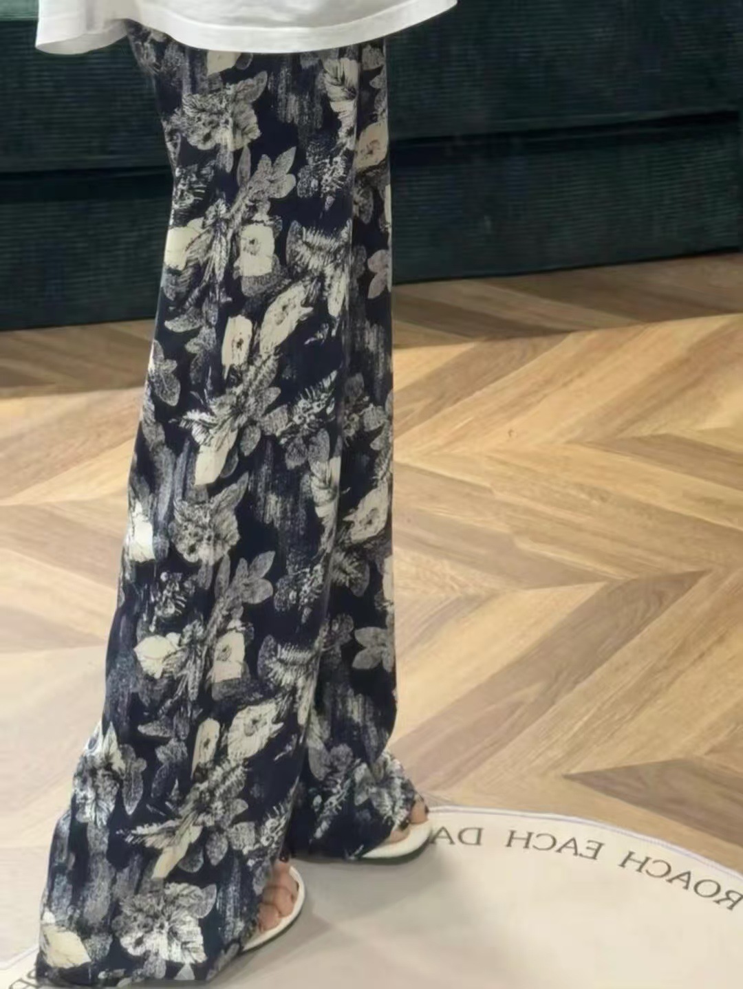 Nuevos pantalones de seda casuales estampados para mujer, pantalones de pierna recta delgados perezosos de verano, pantalones de pierna ancha delgados, pantalones para caminar delgados