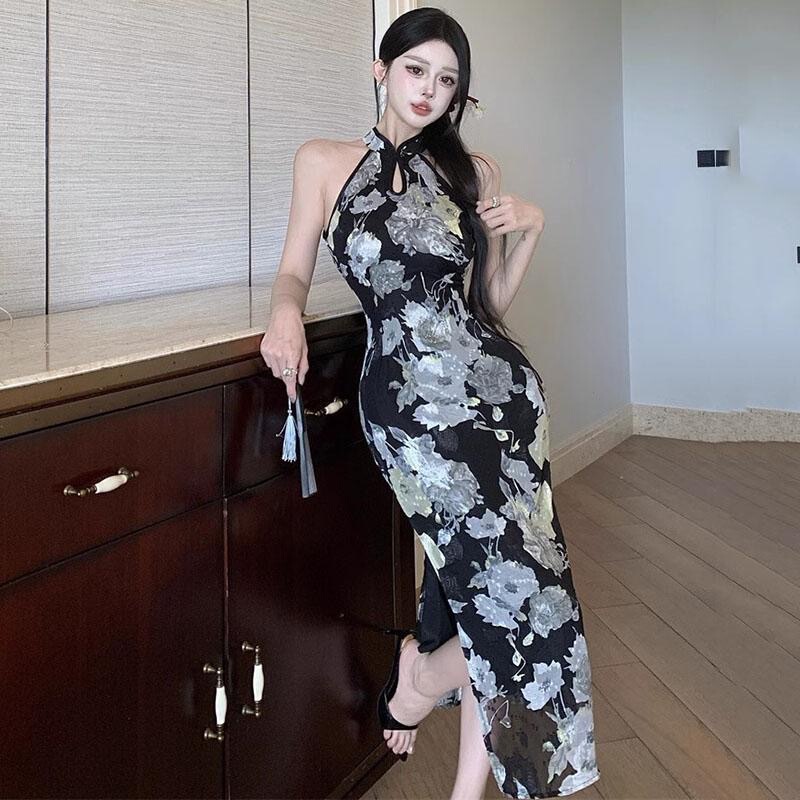2025 New Summer Black Sleeveless Halterneck Cheongsam Dress New Chinoiserie Retro Slimming Look Slit Long Skirt 2025 New Summer Black Sleeveless Halterneck Cheongsam Dress New Chinoiserie Retro Slimming Look Slit Long Skirt