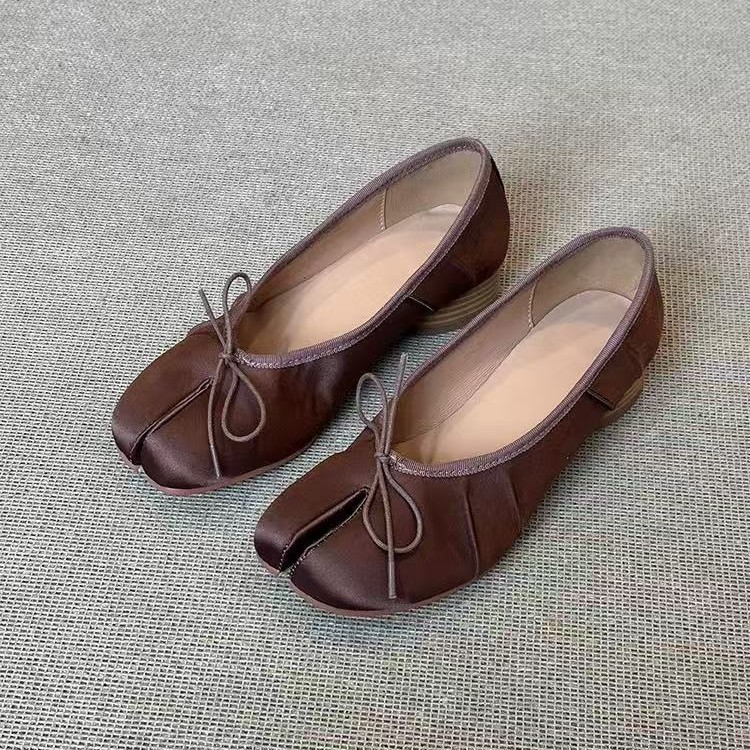 Retro elegant ballet shoes made of sheepskin leather with a strap
