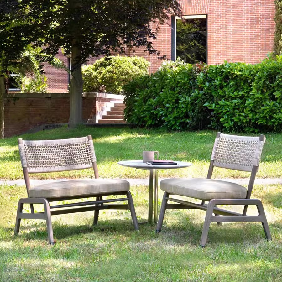 Al aire libre mesa y silla de madera anticorrosiva patio balcón ocio ratán tejido impermeable protector solar teca combinación de silla de jardín de tres piezas