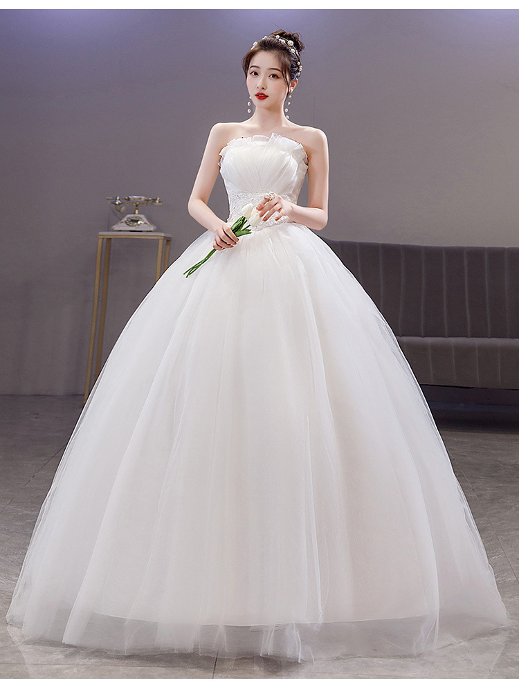 Elegante abito da sposa senza spalline per servizio in foresta_voghion.com