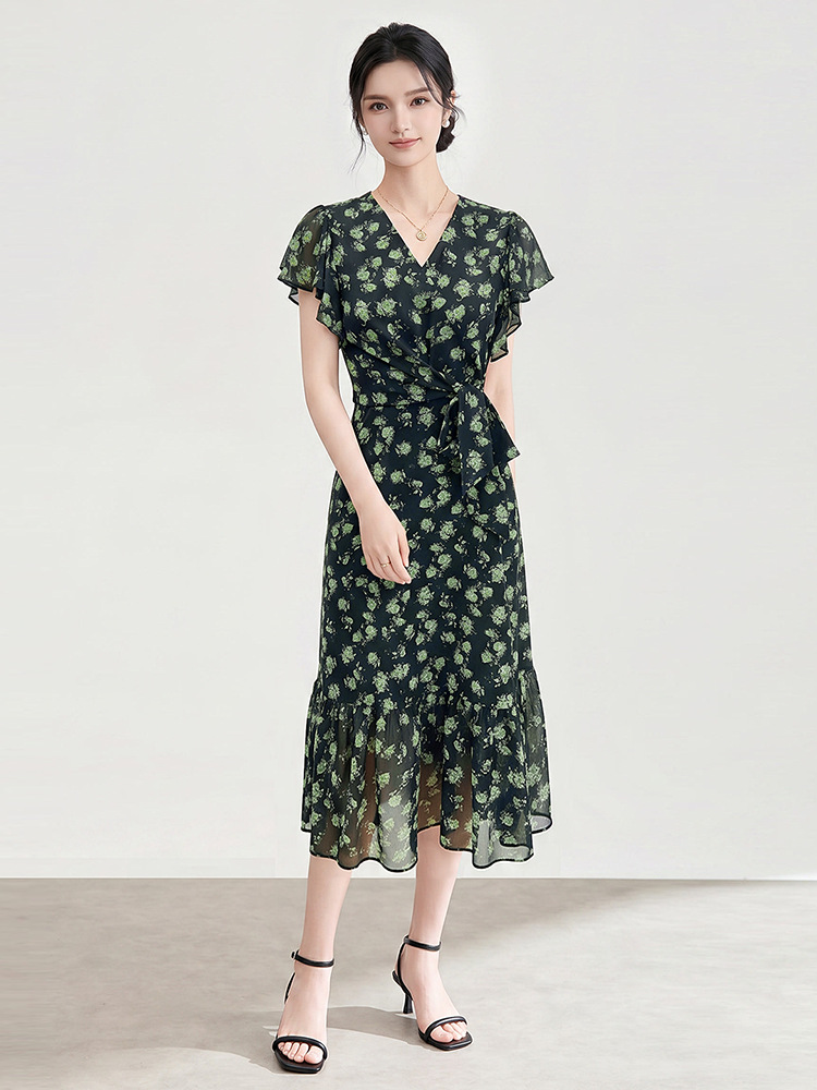 Đầm maxi nữ cổ V họa tiết hoa nhí, tay viền lá sen, thắt eo — xanh lá cây