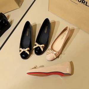6821-K220 European and American Comfort Slope Heel Women's Shoes Small Round Head Shallow Mouth Lacquered Leather O