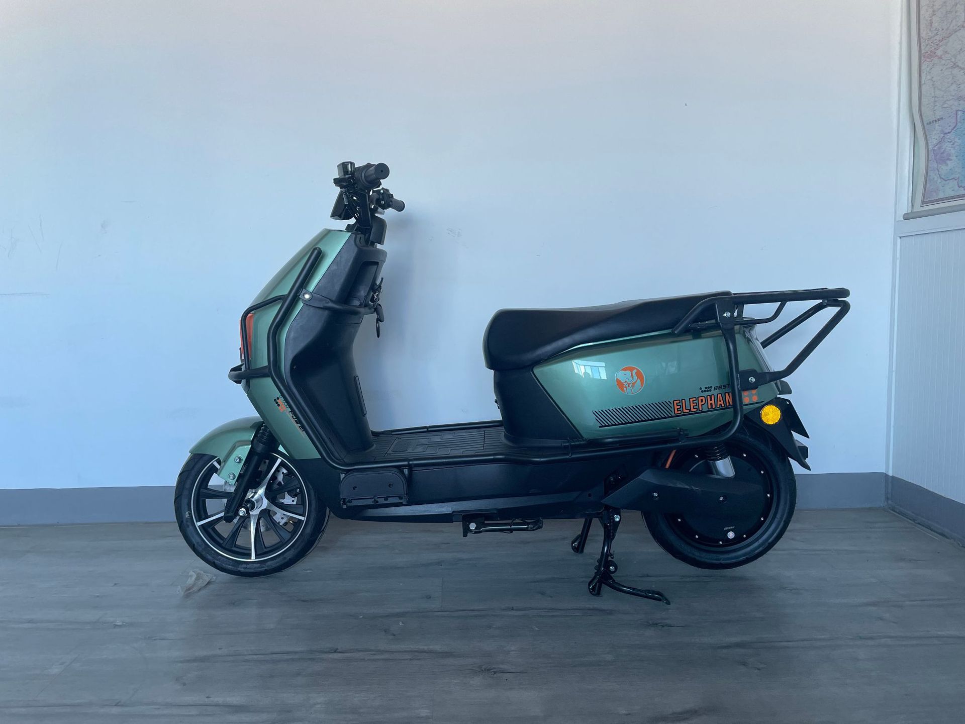 Manufacturer exports Cangqiong electric vehicles, 72V electric vehicles, high-power delivery scooters, high-speed electric motorcycles